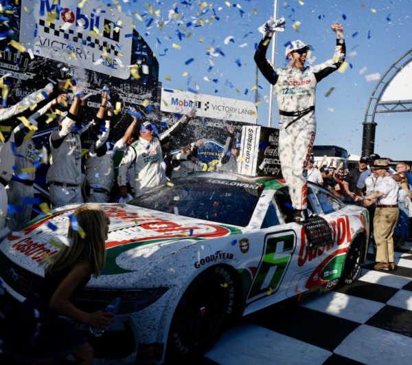** Précommande ** 2024 Brad Keselowski Darlington Race Win (numéro chromé)