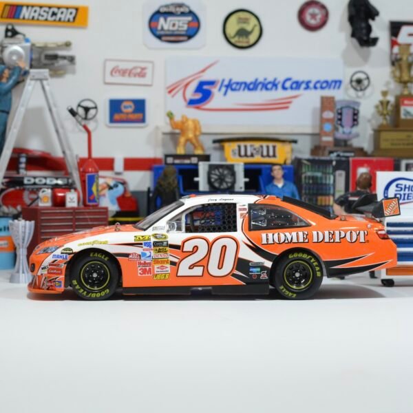 2009 Joey Logano #20 The Home Depot 1/24 – Image 7