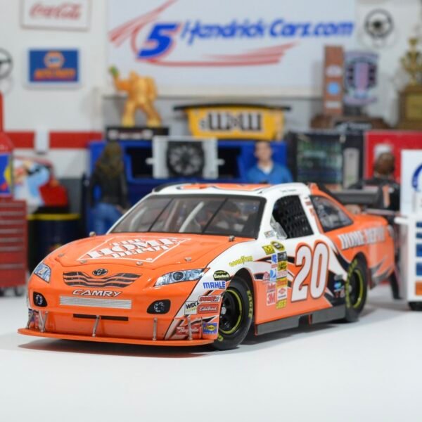 2009 Joey Logano #20 The Home Depot 1/24 – Image 6