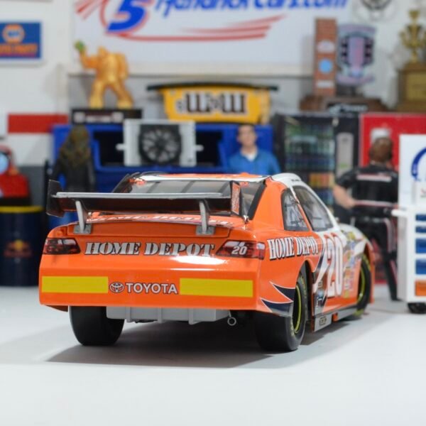 2009 Joey Logano #20 The Home Depot 1/24 – Image 5
