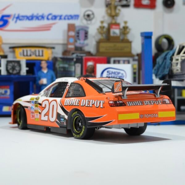 2009 Joey Logano #20 The Home Depot 1/24 – Image 4