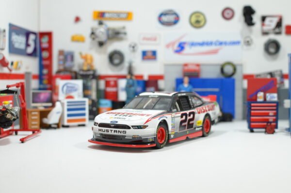 2015 Joey Logano #22 Discount Tire 1/24