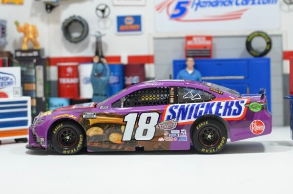 2021 Kyle Busch #18 SNICKERS Peanut Brownie 1/24 ARC – Image 2