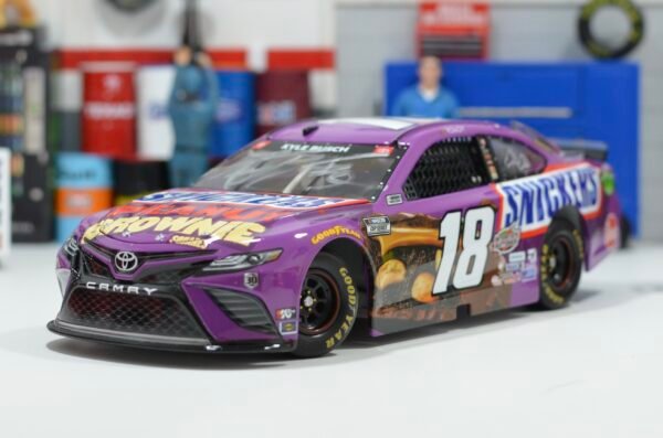 2021 Kyle Busch #18 SNICKERS Peanut Brownie 1/24 ARC – Image 5