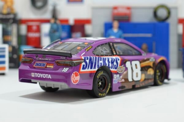 2021 Kyle Busch #18 SNICKERS Peanut Brownie 1/24 ARC – Image 3