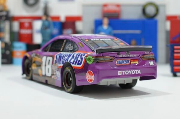 2021 Kyle Busch #18 SNICKERS Peanut Brownie 1/24 ARC – Image 8