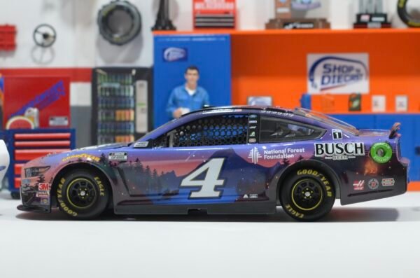 2020 Kevin Harvick #4 Busch Beer National Forest Foundation 1/24 – Image 6