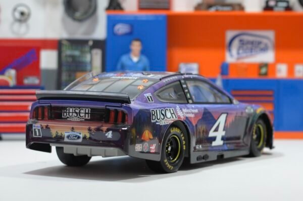 2020 Kevin Harvick #4 Busch Beer National Forest Foundation 1/24 – Image 4
