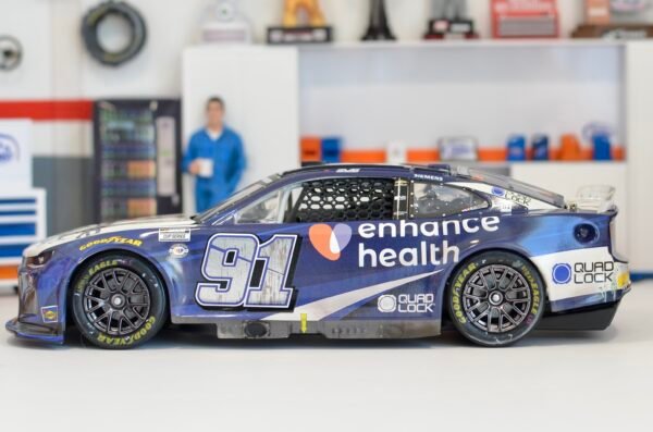 2023 Shane Van Gisbergen #91 Enhance Health Chicago Street Course Win 1/24 Elite Liquid Color – Image 8