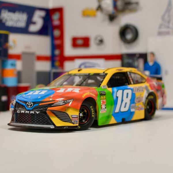 2019 Kyle Busch #18 M&M'S 1/24 ARC – Image 5