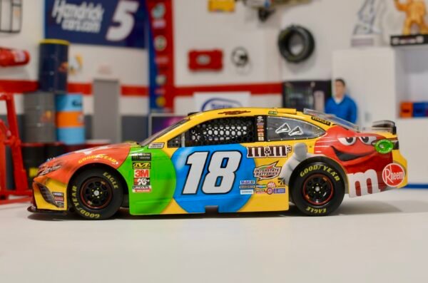 2019 Kyle Busch #18 M&M'S 1/24 ARC – Image 6