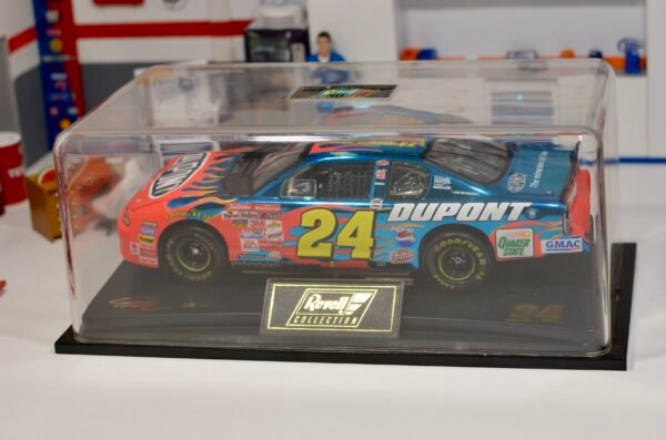 2001 Jeff Gordon #24 DuPont Champion 1/24 Color Chrome – Image 6