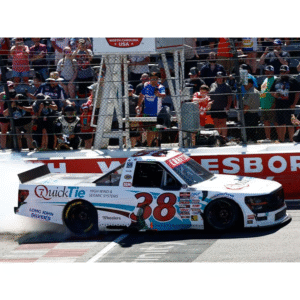 ** Précommande ** 2025 Chandler Smith #38 QuickTie North Wilkesboro 17/05/25 Race Win