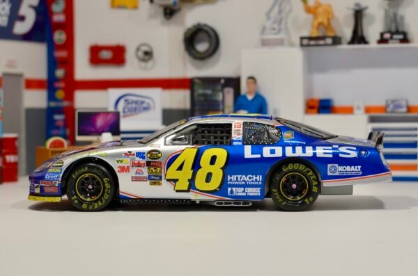 2004 Jimmie Johnson #48 Lowe's / Atlanta Raced Win Version 1/24 ARC – Image 8