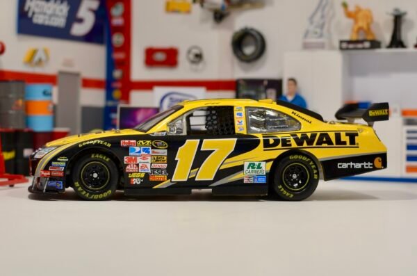 2008 Matt Kenseth  #17 DeWalt 1/24 ARC – Image 6