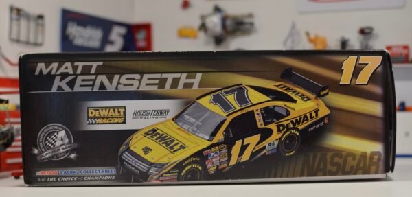 2008 Matt Kenseth  #17 DeWalt 1/24 ARC – Image 3