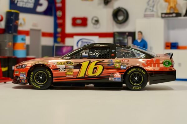 2013 Greg Biffle #16 3M 1/24 Copper – Image 6