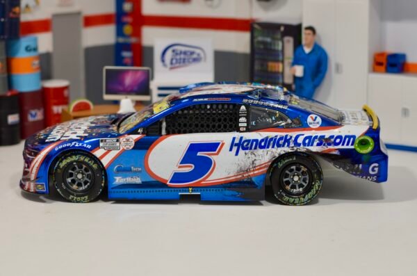 2021 KYLE LARSON #5 Hendrickcars.com Phoenix Win 1/24 Color Chrome Autographed – Image 4