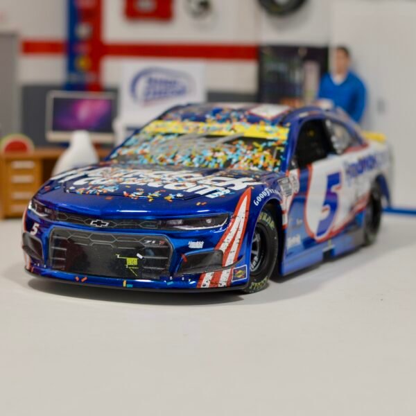 2021 KYLE LARSON #5 Hendrickcars.com Phoenix Win 1/24 Color Chrome Autographed