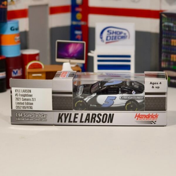 2021 KYLE LARSON #5 Freightliner 1/64