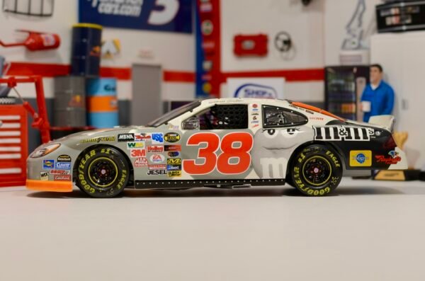 2004 Elliott Sadler #38 M&M's / Daytona Special Twin 125 Win / Raced Version 1/24 Elite – Image 5