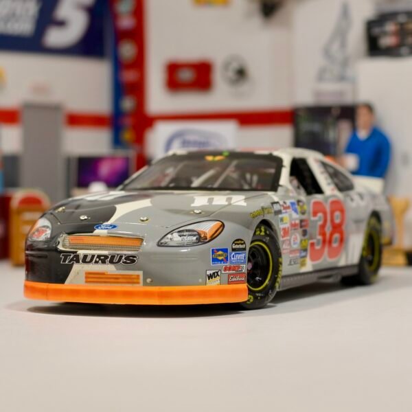 2004 Elliott Sadler #38 M&M's / Daytona Special Twin 125 Win / Raced Version 1/24 Elite – Image 4