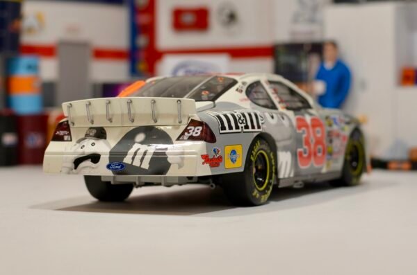 2004 Elliott Sadler #38 M&M's / Daytona Special Twin 125 Win / Raced Version 1/24 Elite – Image 3