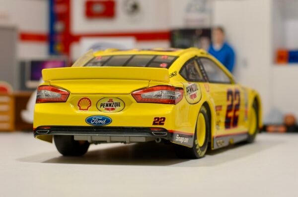 2013 Joey Logano #22 Pennzoil 1/24 ARC – Image 5
