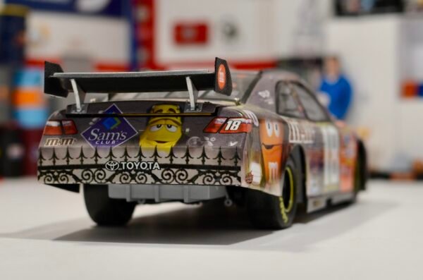 2008 Kyle Busch #18 M&M's Halloween 1/24 – Image 3
