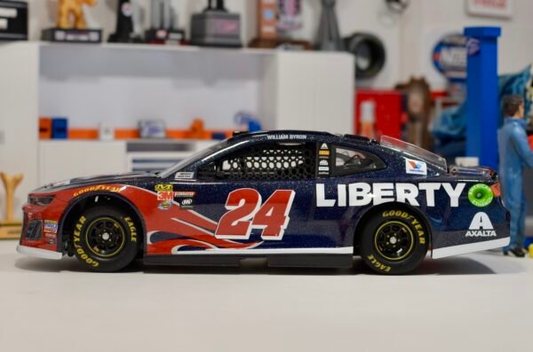 2018 William Byron #24 Liberty University 1/24 Elite Galaxy Color – Image 2
