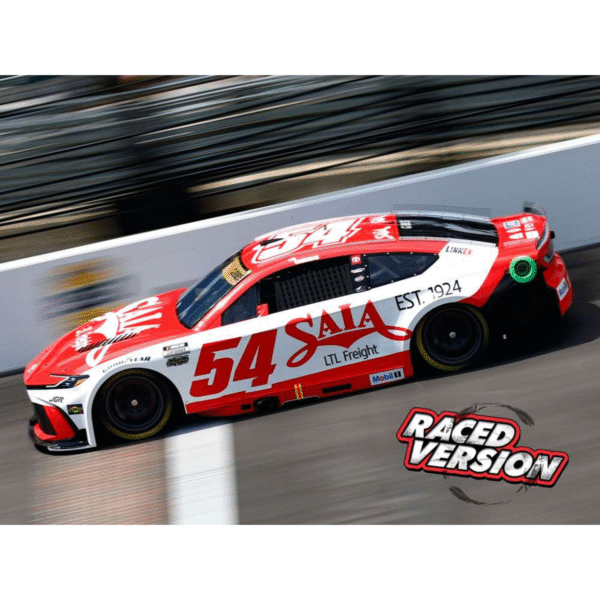 ** Précommande ** 2025 Ty Gibbs #54 Saia LTL Freight In -Season Challenge Champion 27/07/25 Race Win