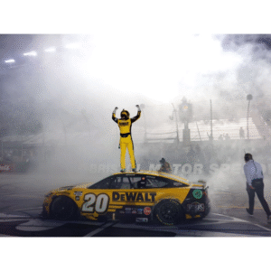 ** Précommande ** 2025 Christopher Bell #20 Dewalt Bristol 13/09/25 Race Win