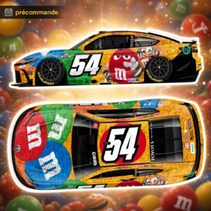 ** Précommande ** 2026 Ty Gibbs #54 M&M's Kyle Busch Tribute